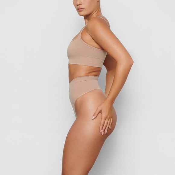 CT1375 NWT SKIMS SCULPTING MID WAIST THONG-CLAY XS - Picture 4 of 4